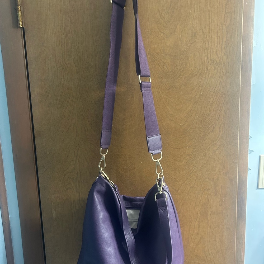 Rare Sold OutThirty-One Blackberry Shoulder Bag with hidden pocket